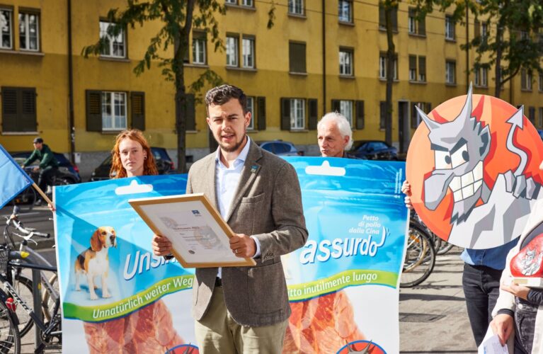 Übergabe des «Teufelsstein 2023» an die Migros