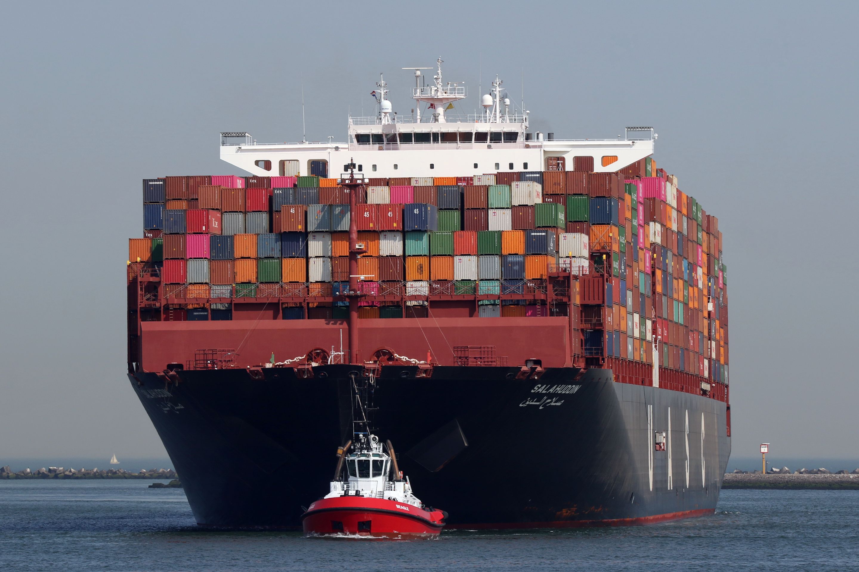 container ship_shutterstock