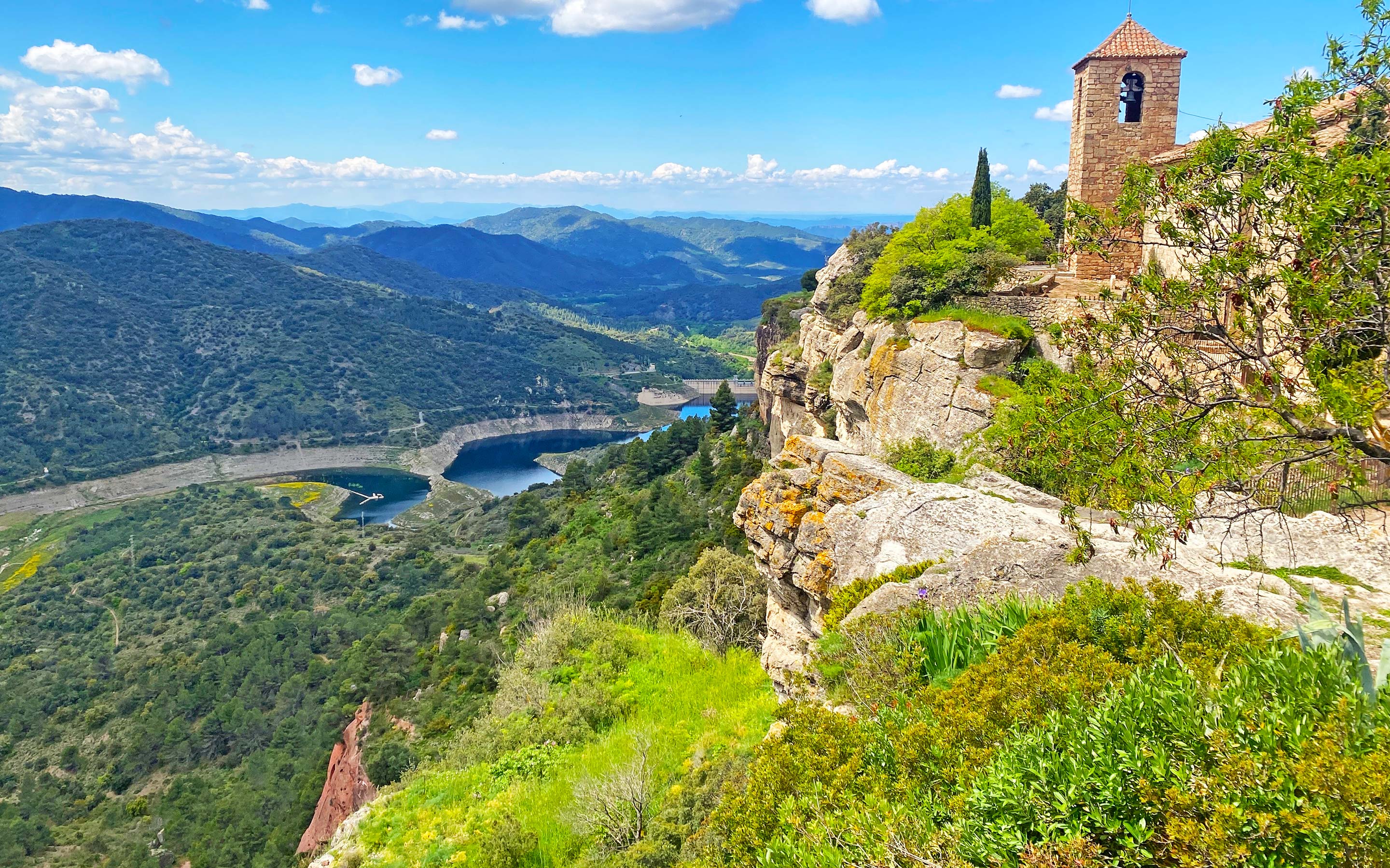 katalonien-wanderferien-gruppe-gefuehrt-siurana-dorf-titelbild