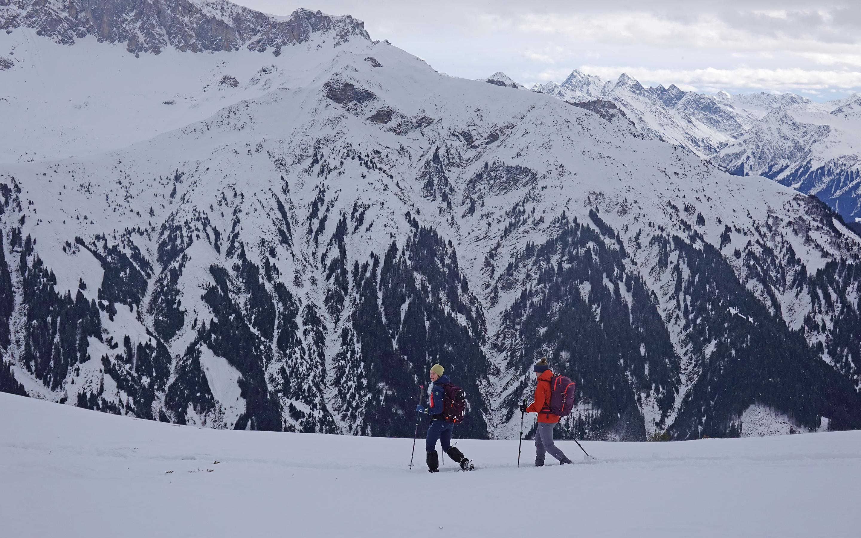 Schneeschuhwandern rund um das liebliche St. Antönien in alpinem Ambiente