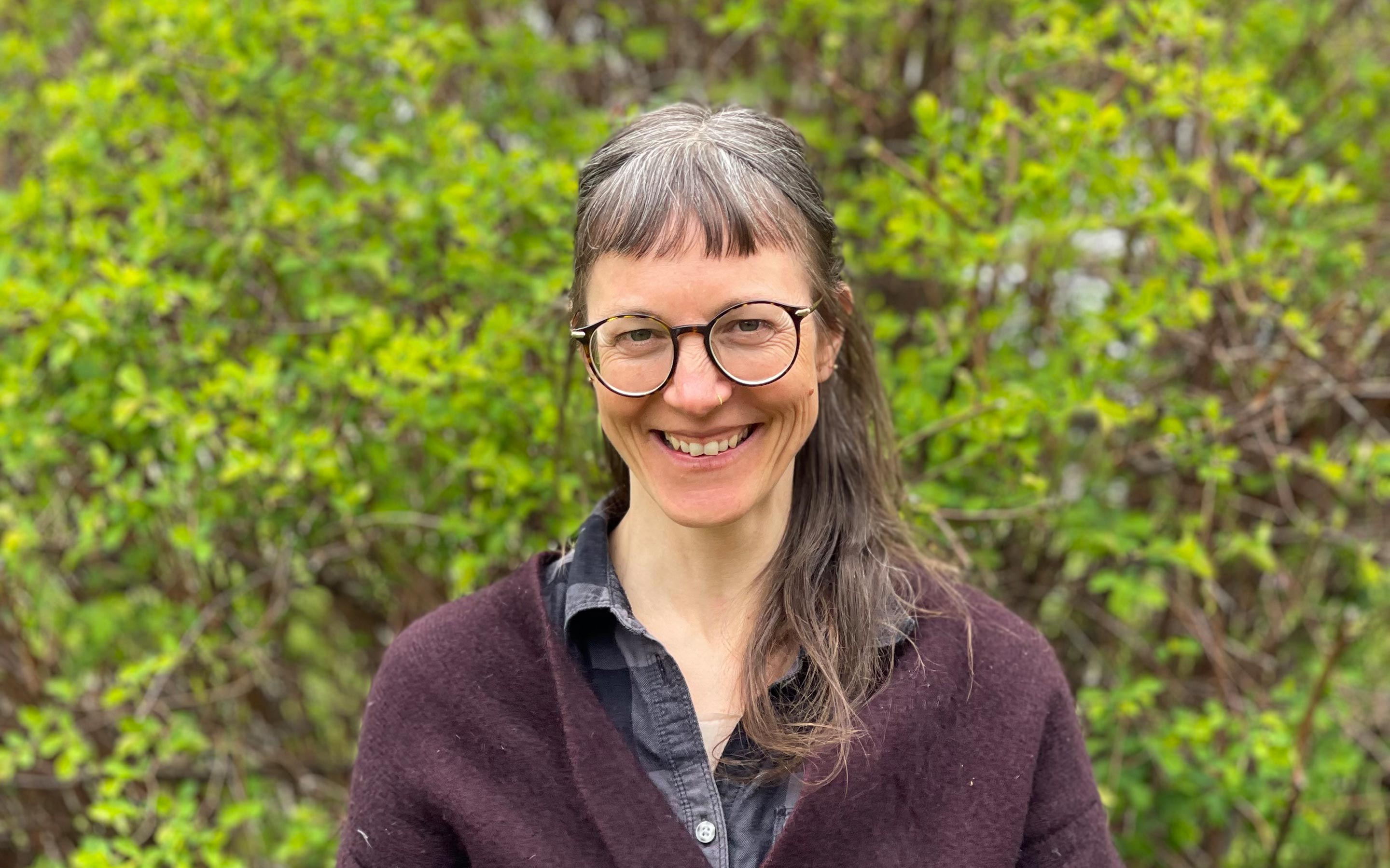 Priska_Herger_Porträt_grün1