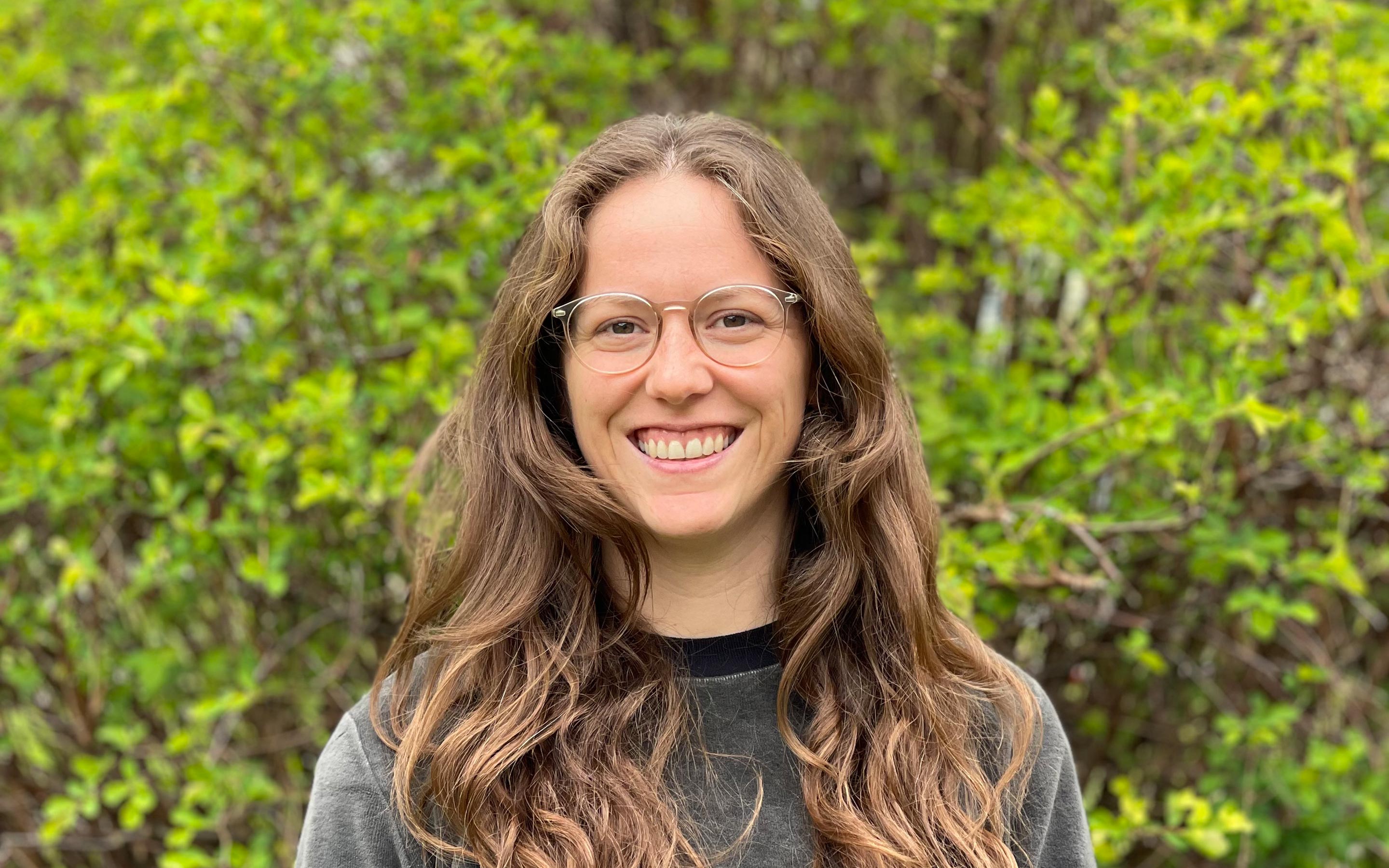 Seraina_Schutz_Porträt_grün