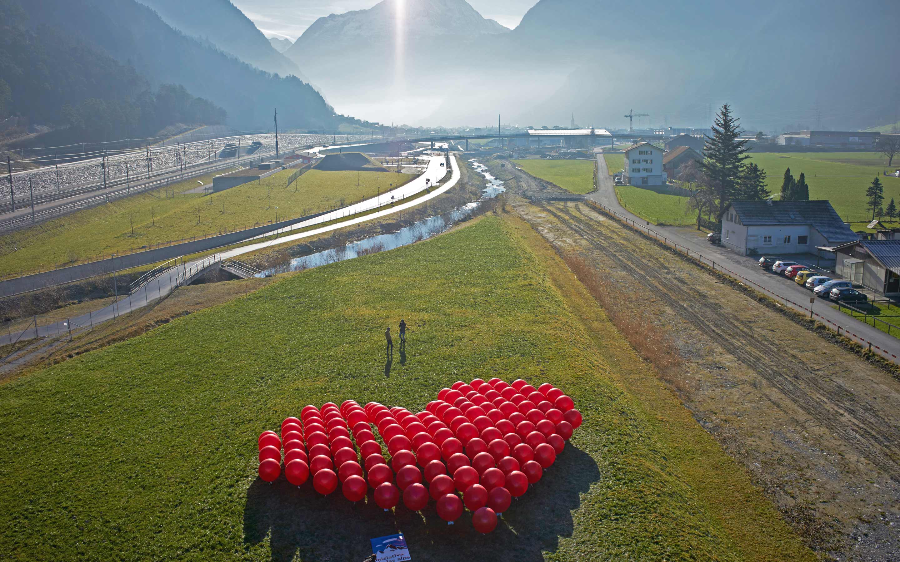 Gotthard-Ballonherz-Alpen-Initiative_2880x1800px