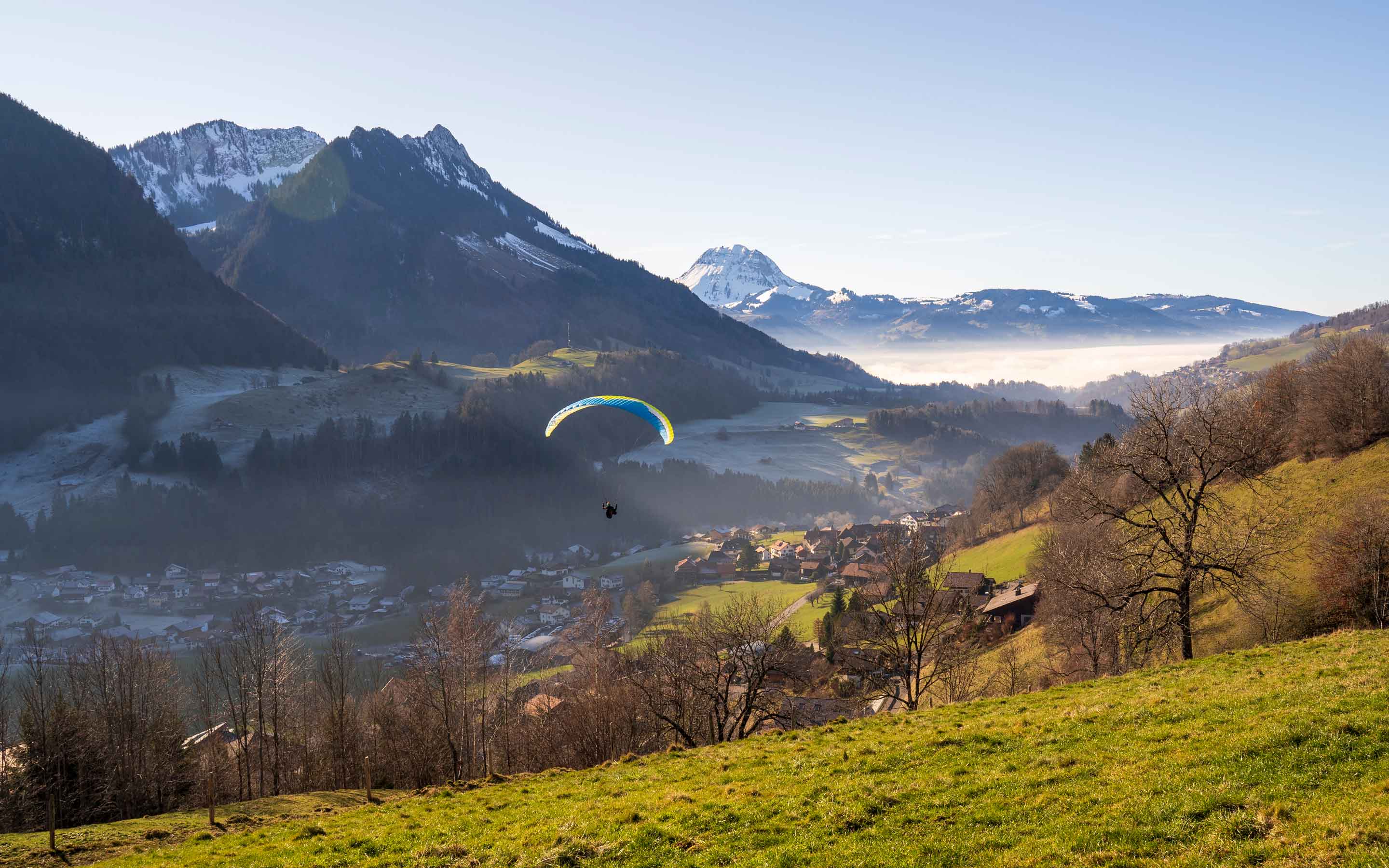 gleitschirm_moleson_shutterstock_1869859339_2880x1800px_web